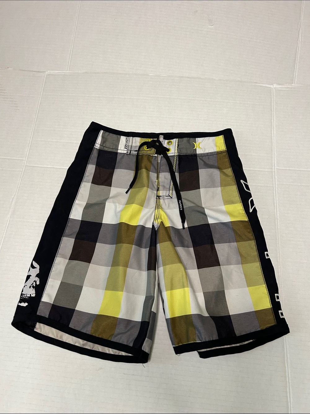 Hurley Boys Size 6 Yellow, Black, &White Plaid Boardshorts side/back accents
